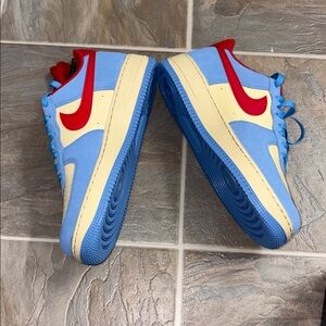 Nike Air Force 1'07 LV8 MENS 10
WMNS 11.5